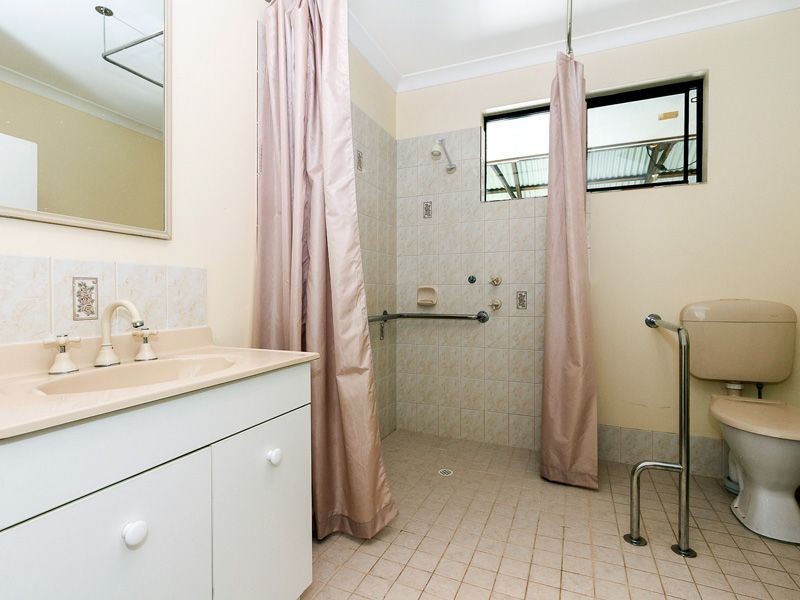 21 Ind Street, Lesmurdie WA 6076