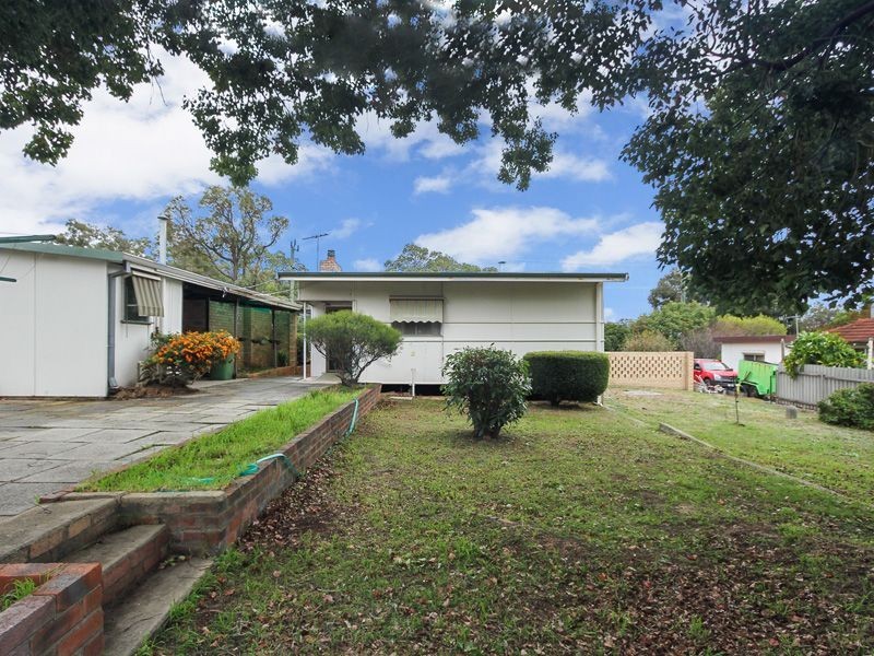 88 Lesmurdie Road, Lesmurdie WA 6076