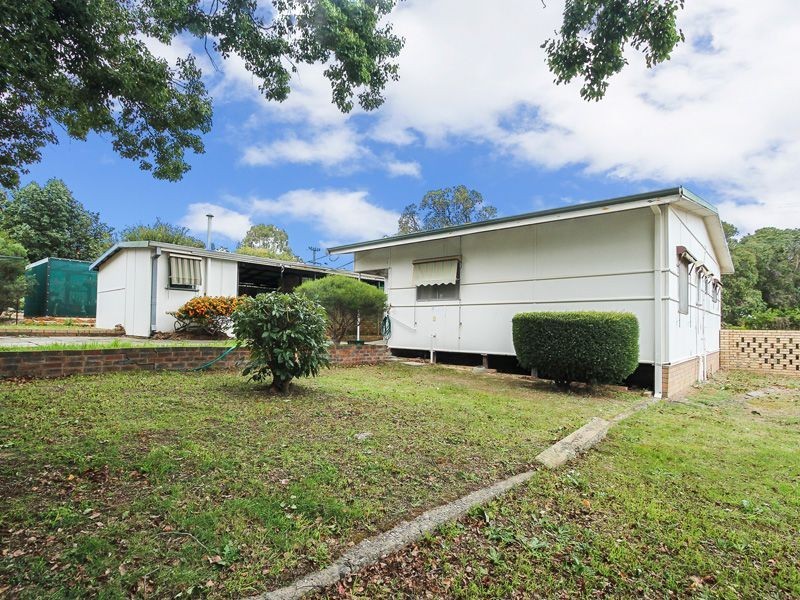 88 Lesmurdie Road, Lesmurdie WA 6076