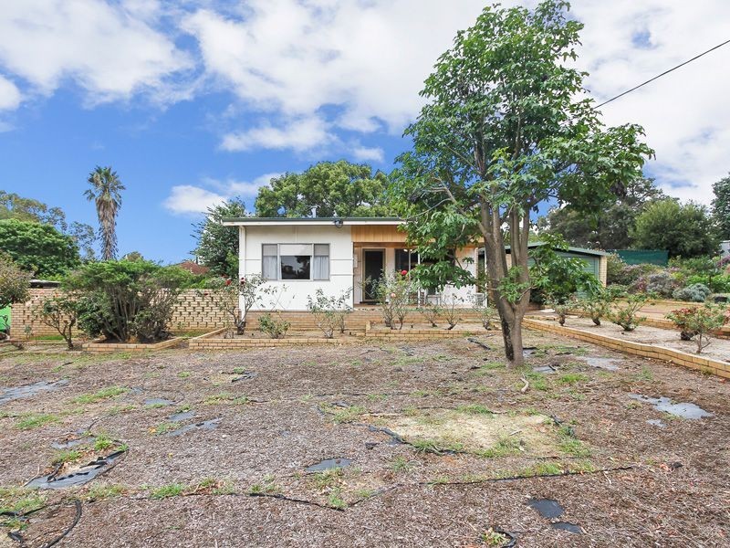 88 Lesmurdie Road, Lesmurdie WA 6076