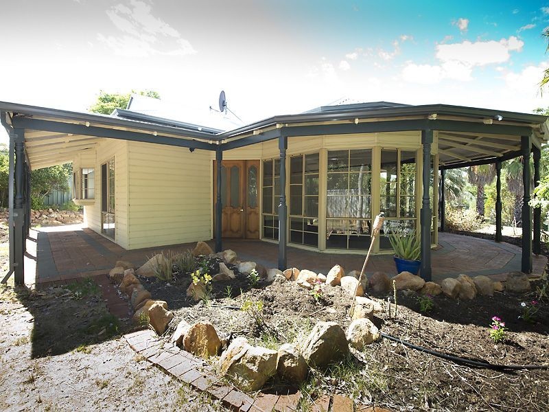 8 Coongan Avenue, Greenmount WA 6056