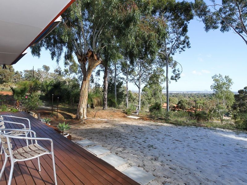 Holmes Road, Forrestfield WA 6058