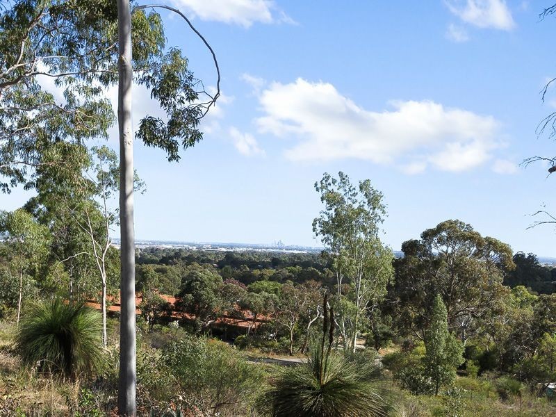 Holmes Road, Forrestfield WA 6058