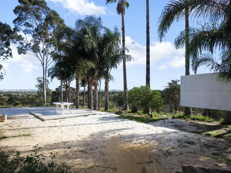 Holmes Road, Forrestfield WA 6058