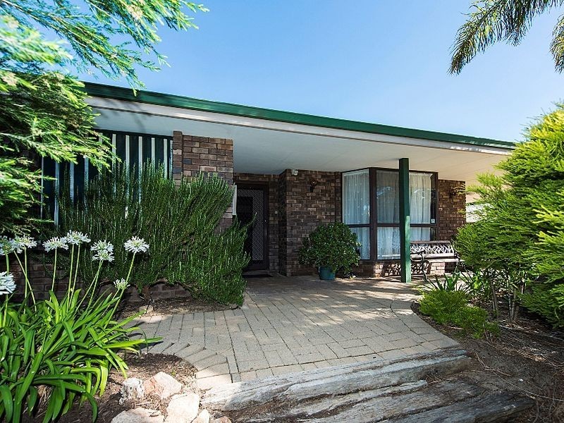 22 Hunter Drive, Lesmurdie WA 6076