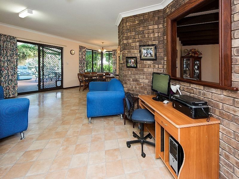 22 Hunter Drive, Lesmurdie WA 6076