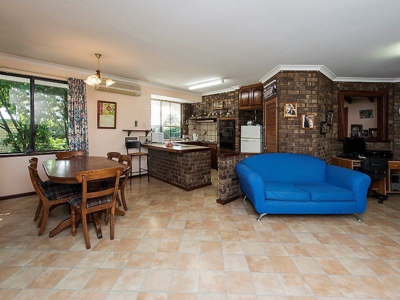 22 Hunter Drive, Lesmurdie WA 6076