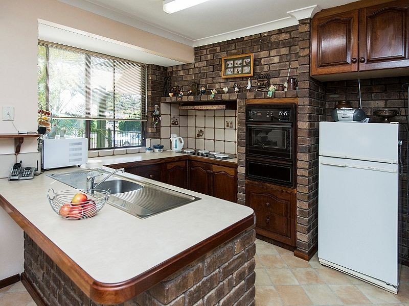 22 Hunter Drive, Lesmurdie WA 6076