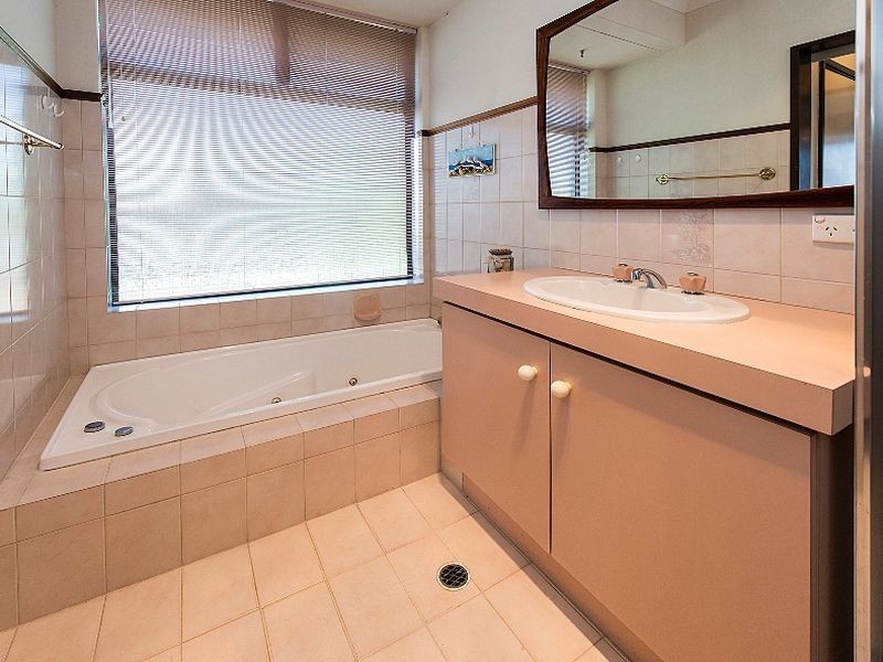 22 Hunter Drive, Lesmurdie WA 6076