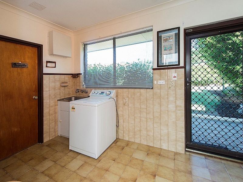 22 Hunter Drive, Lesmurdie WA 6076