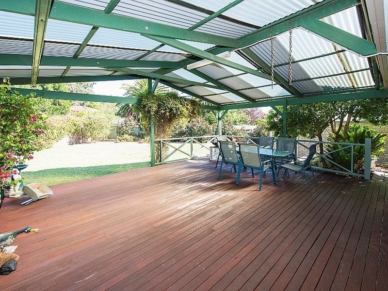 22 Hunter Drive, Lesmurdie WA 6076