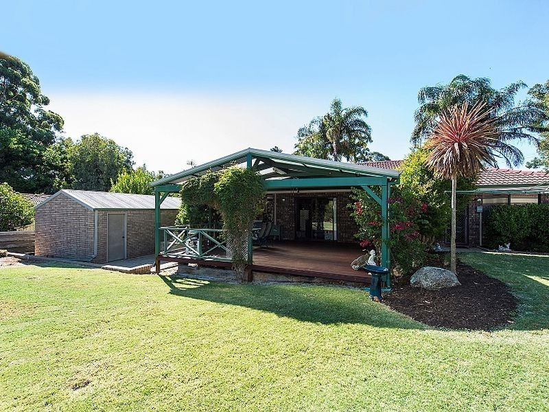 22 Hunter Drive, Lesmurdie WA 6076