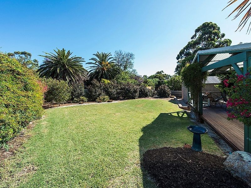 22 Hunter Drive, Lesmurdie WA 6076