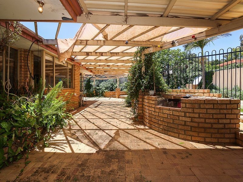 35 Cantua Way, Forrestfield WA 6058