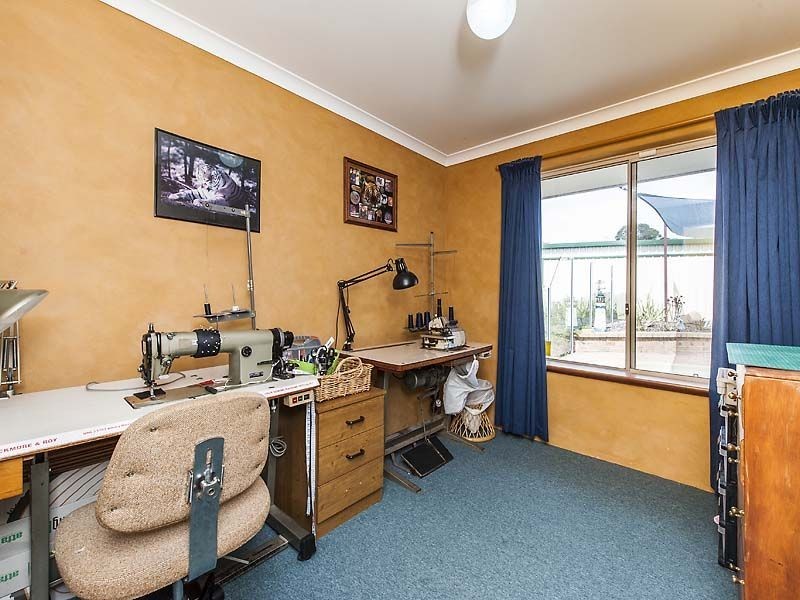 6 Coola Place, High Wycombe WA 6057