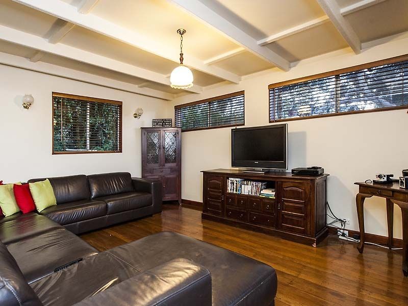 24 Sherborne Road, Gooseberry Hill WA 6076