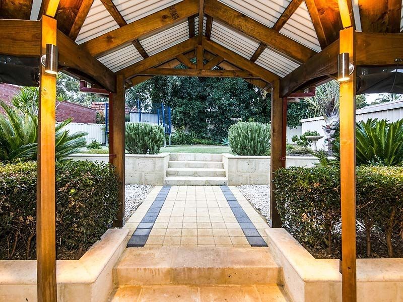 18 Blamire Road, Kalamunda WA 6076