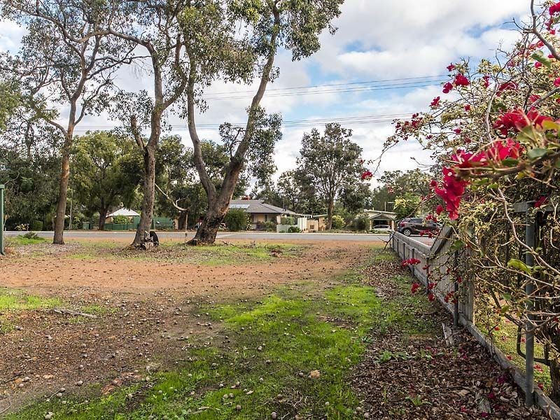 72 Temby Avenue, Kalamunda WA 6076