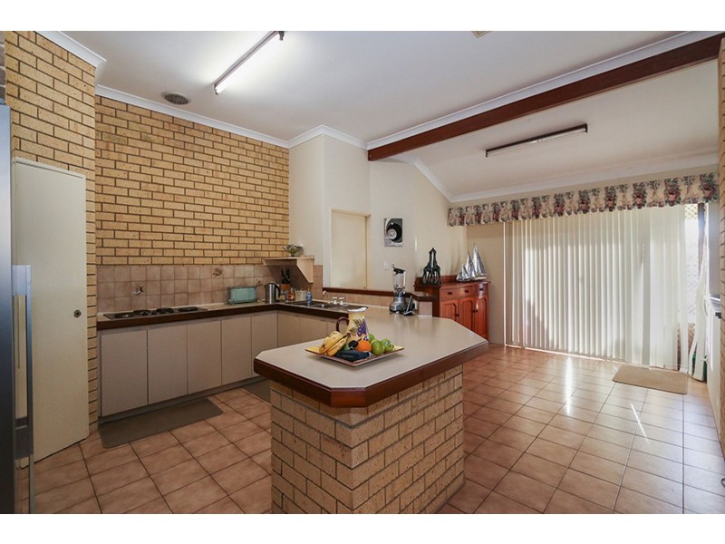 14 Brentwood Road, Wattle Grove WA 6107