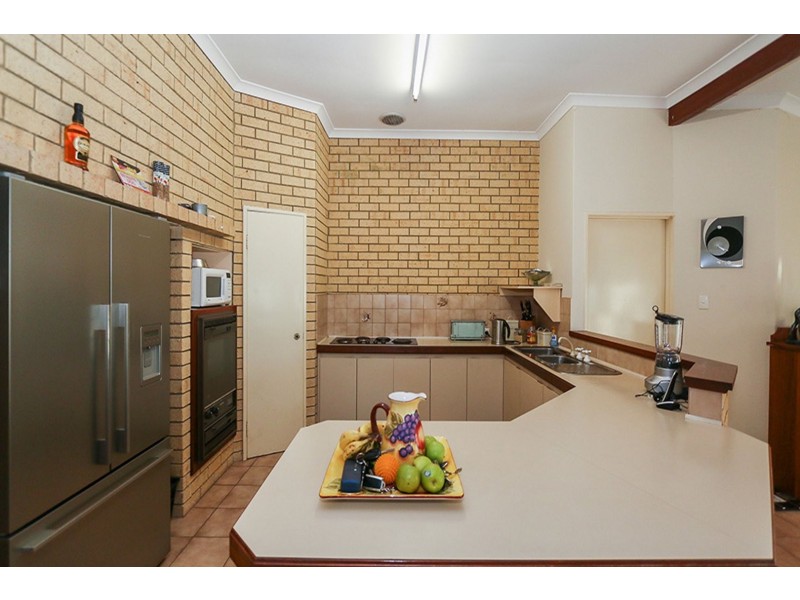 14 Brentwood Road, Wattle Grove WA 6107