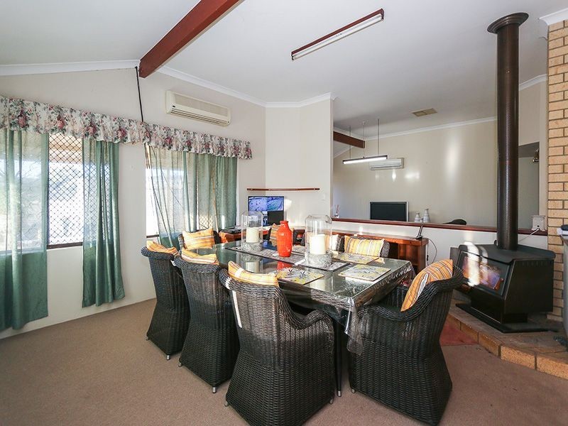 14 Brentwood Road, Wattle Grove WA 6107