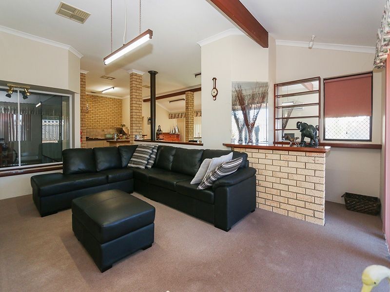 14 Brentwood Road, Wattle Grove WA 6107