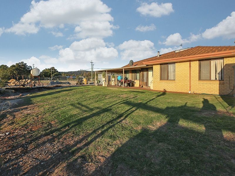 14 Brentwood Road, Wattle Grove WA 6107