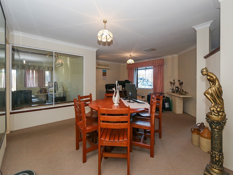 14 Brentwood Road, Wattle Grove WA 6107