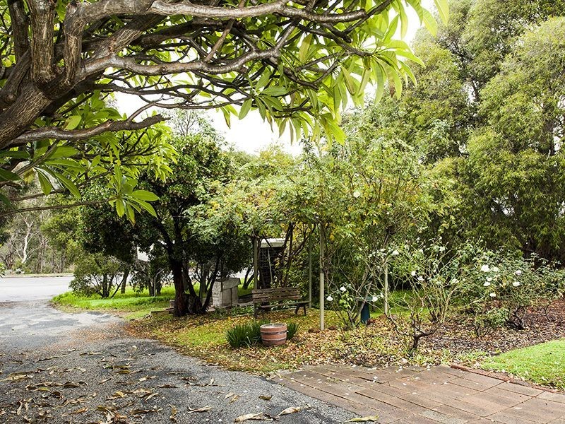 140 Kalamunda Road, Gooseberry Hill WA 6076