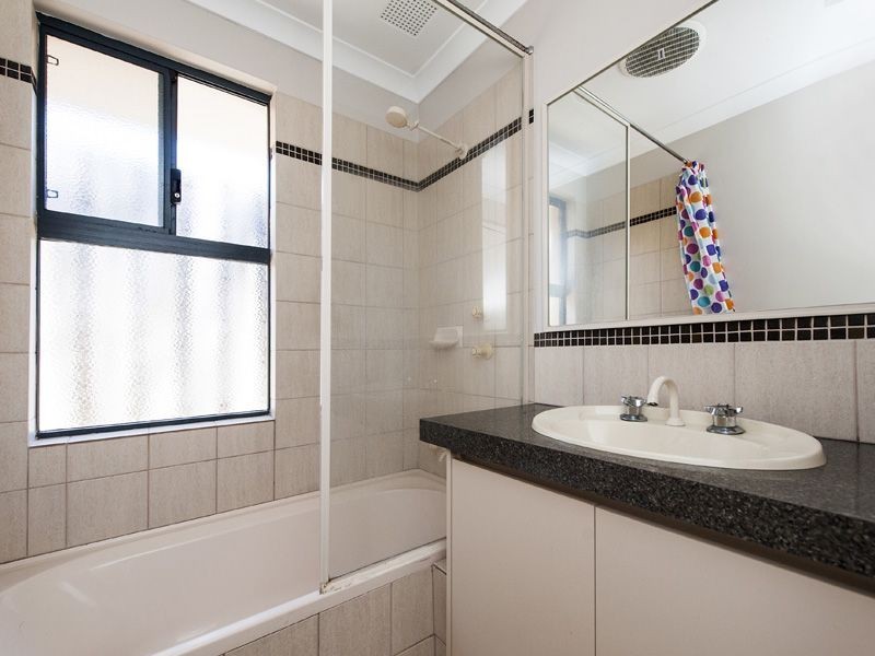 7 Clover Way, Ellenbrook WA 6069