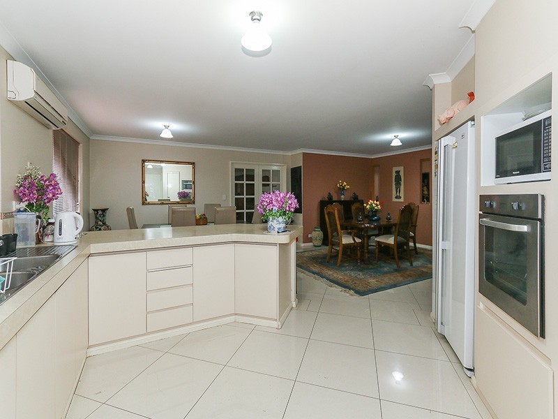 5 Jordan Place, Wattle Grove WA 6107