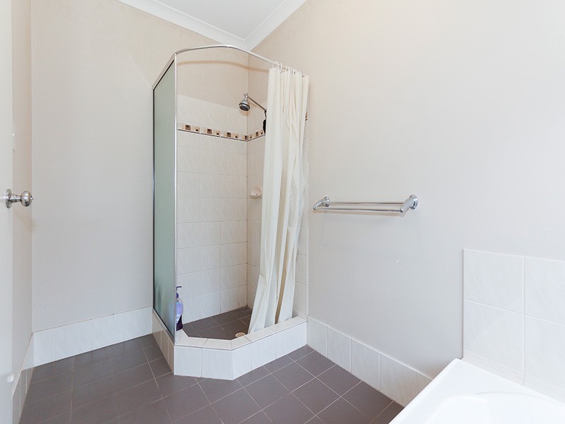 5 Jordan Place, Wattle Grove WA 6107