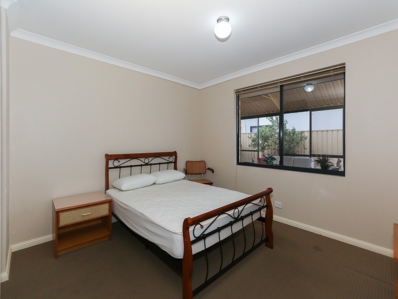 5 Jordan Place, Wattle Grove WA 6107