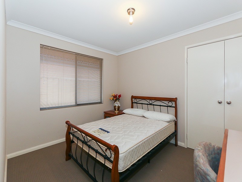 5 Jordan Place, Wattle Grove WA 6107