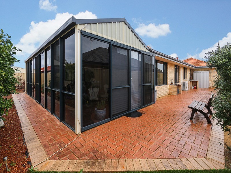 5 Jordan Place, Wattle Grove WA 6107