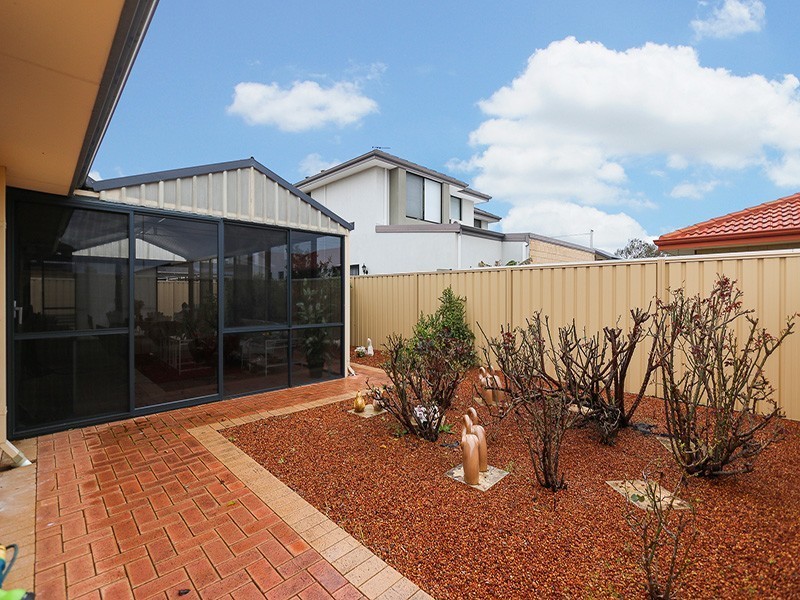 5 Jordan Place, Wattle Grove WA 6107