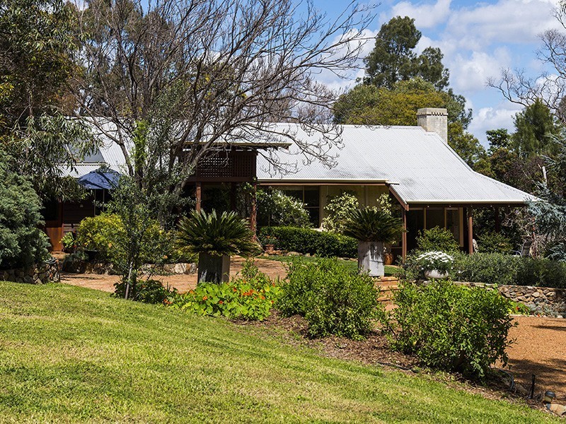 34 John Farrant Drive, Gooseberry Hill WA 6076