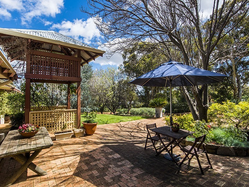 34 John Farrant Drive, Gooseberry Hill WA 6076