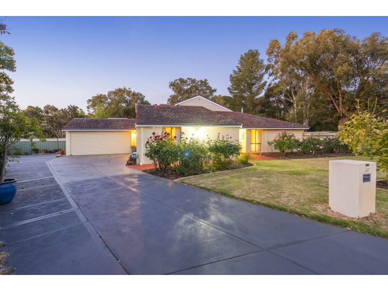 37 Carob Tree Place, Lesmurdie WA 6076