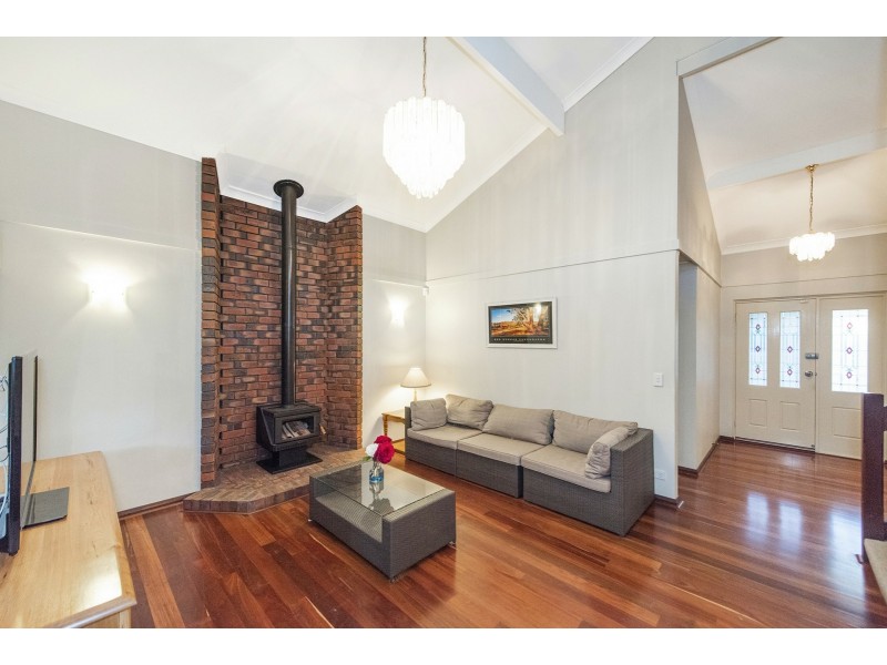 37 Carob Tree Place, Lesmurdie WA 6076