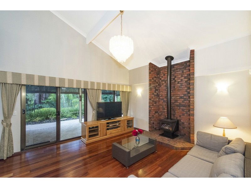 37 Carob Tree Place, Lesmurdie WA 6076