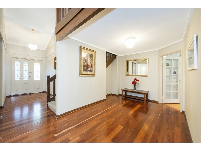 37 Carob Tree Place, Lesmurdie WA 6076