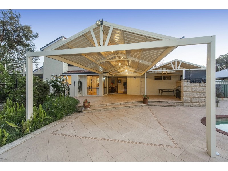 37 Carob Tree Place, Lesmurdie WA 6076