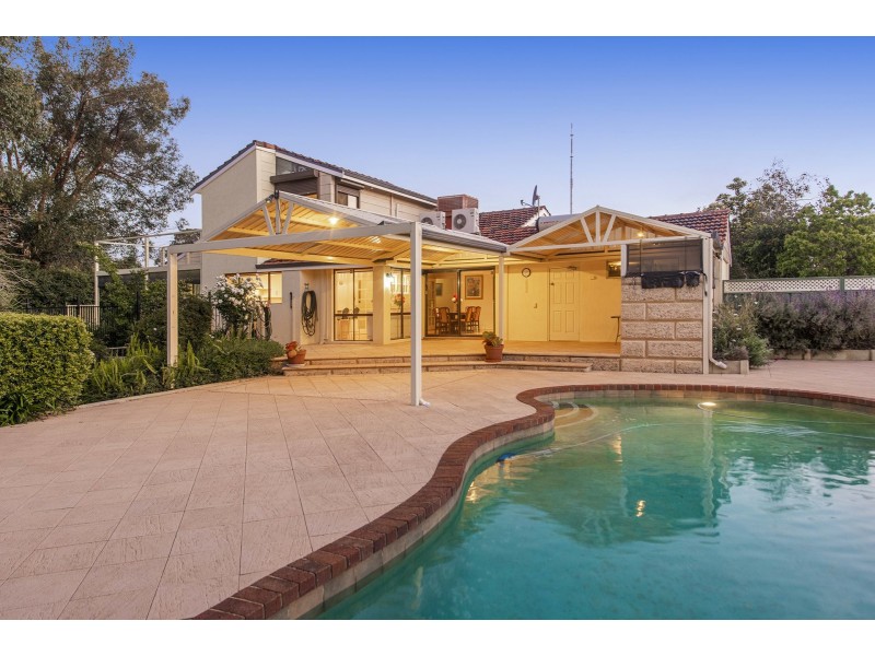 37 Carob Tree Place, Lesmurdie WA 6076