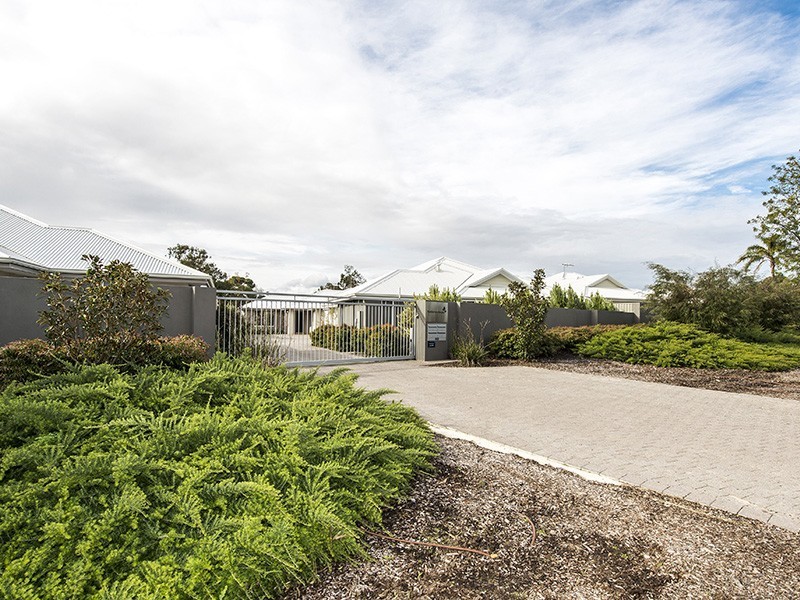 Villa 2/460 Kalamunda Road, High Wycombe WA 6057