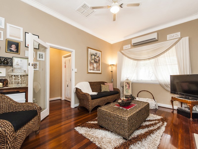 16 Third Avenue, Baskerville WA 6056