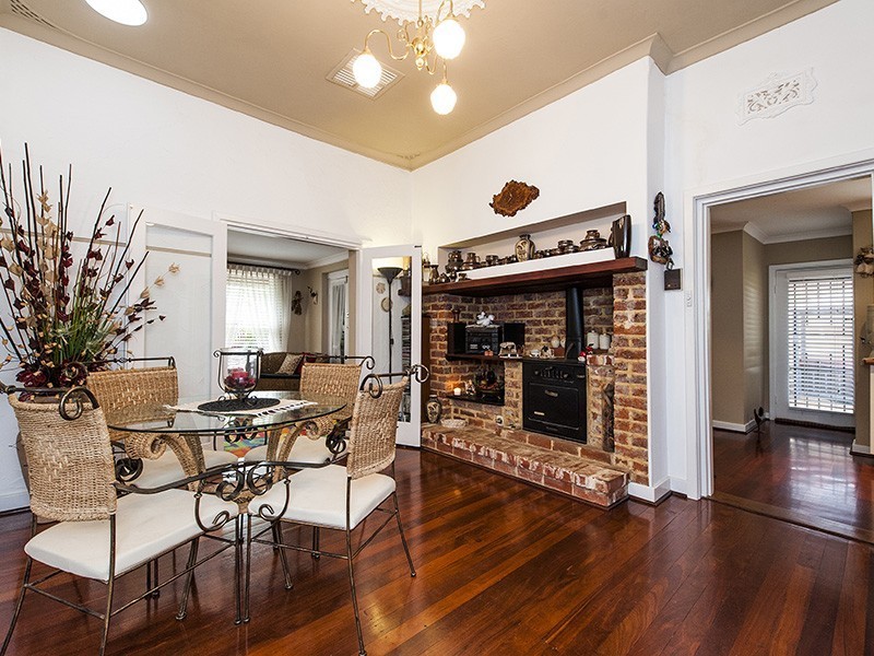 16 Third Avenue, Baskerville WA 6056