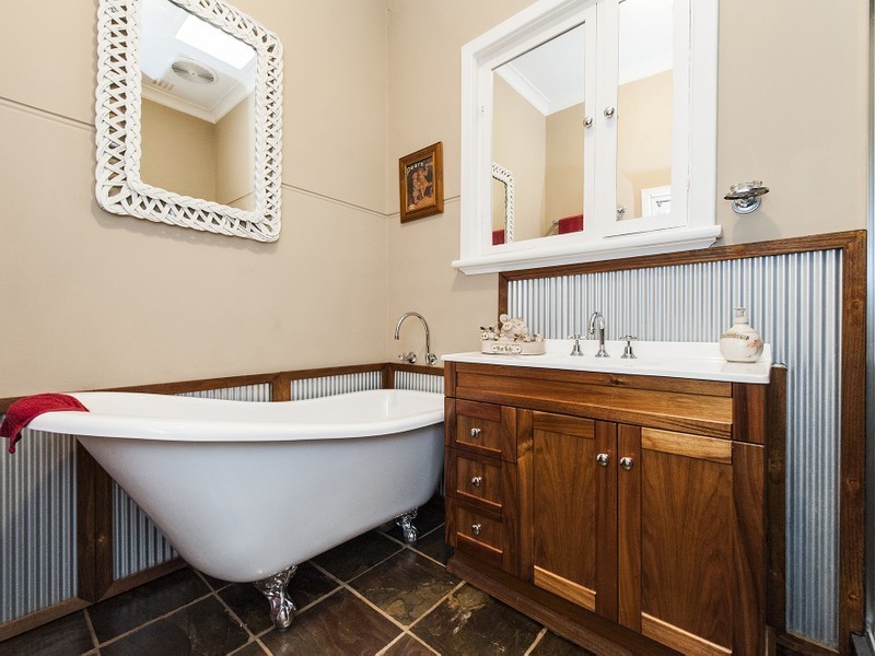 16 Third Avenue, Baskerville WA 6056