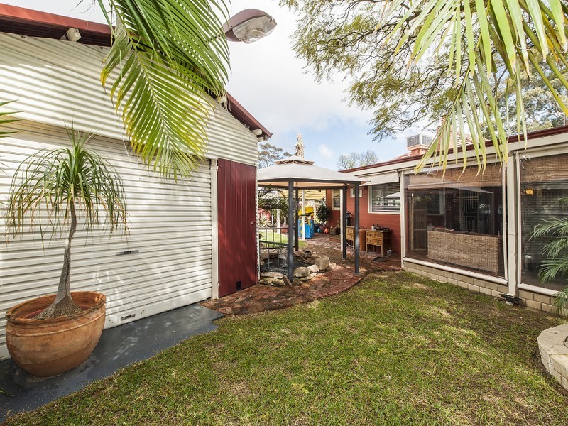 16 Third Avenue, Baskerville WA 6056