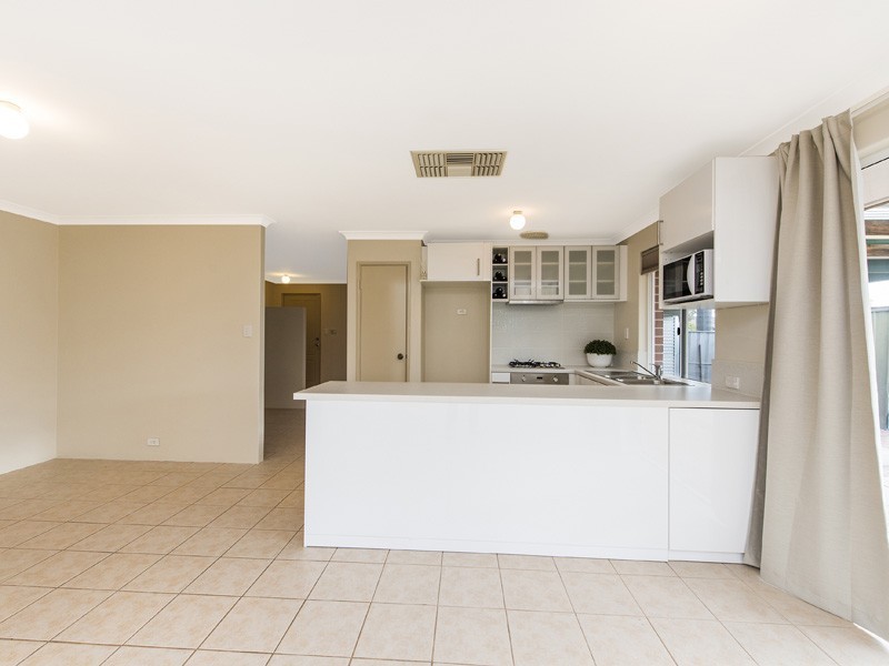 8 Munday Road, High Wycombe WA 6057